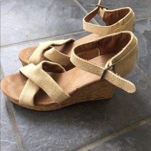 Toms tan wedges